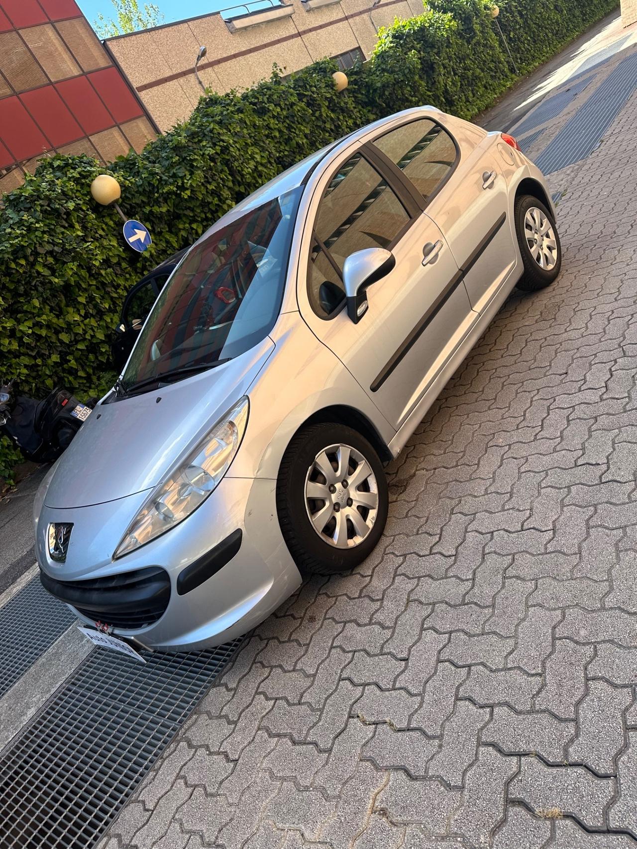 Peugeot 207 1.4 88CV 5p. ONE Line