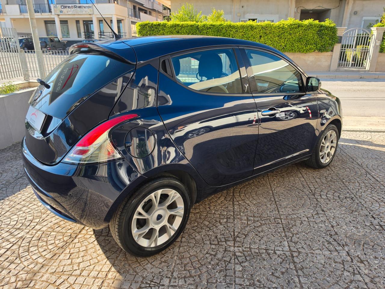Lancia Ypsilon 1.2 69 CV 5 porte Gold