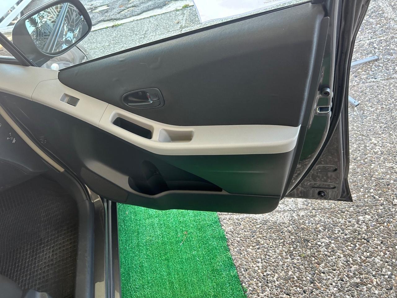 Toyota Yaris 1.0 5 porte