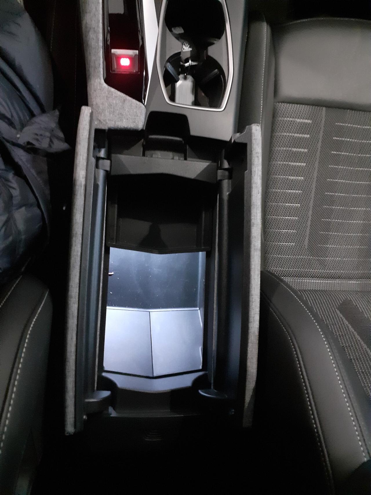 Peugeot 5008 Hybrid 145 e-DCS6 GT