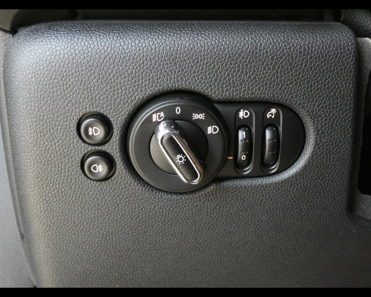 MINI Mini 4ª serie (F56) - Mini 1.5 One 75 CV Baker Street