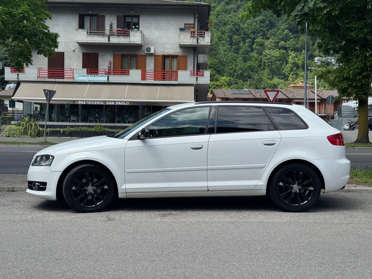 Audi A3 SPB 1.6 TDI 105 CV CR - VETRI OSCURATI - GIA' TAGLIANDATA