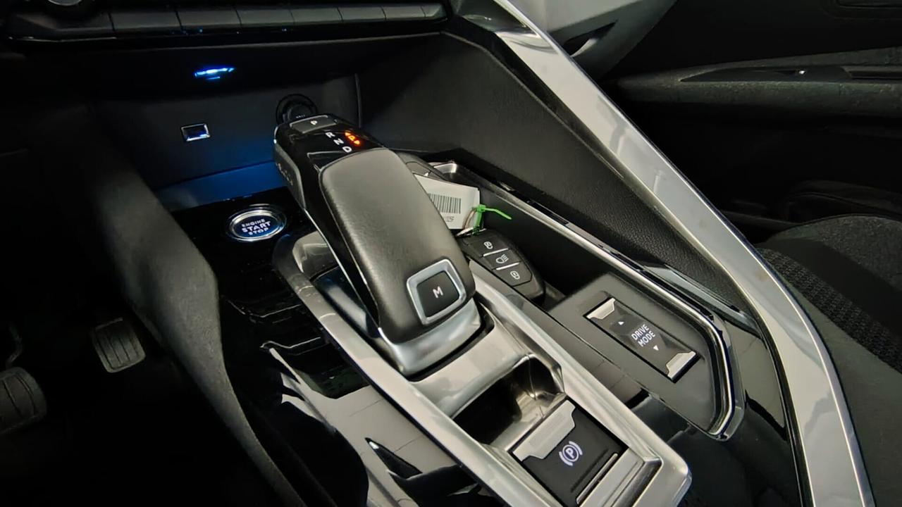 Peugeot 3008 BLUEHDI ACTIVE 131CV - FULL LED, VIRTUAL COCKPIT, NEOPATENTATI
