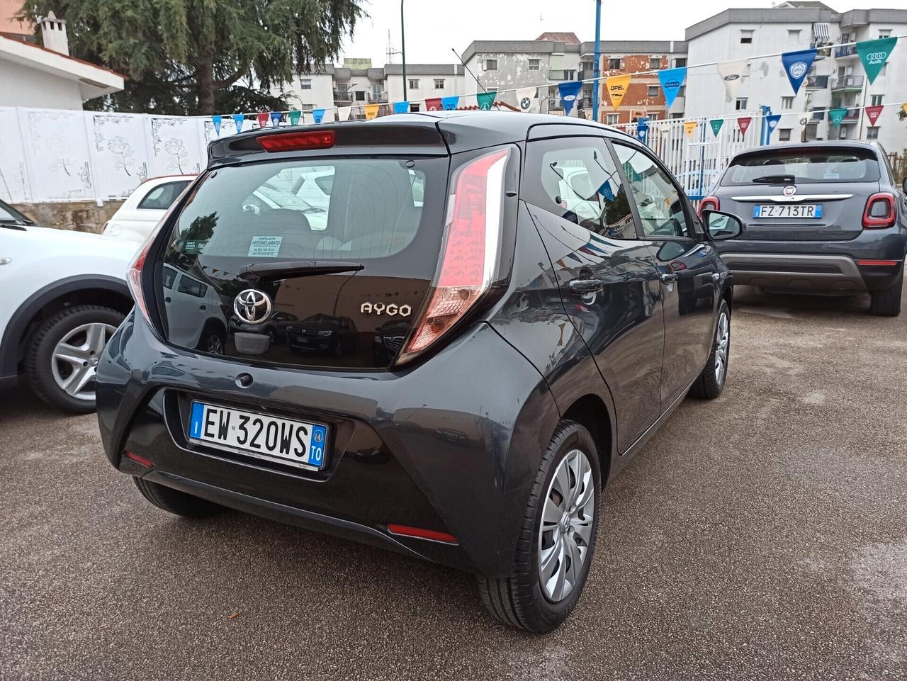 Toyota Aygo 1.0 VVT-i 69 CV 5 porte x-wave