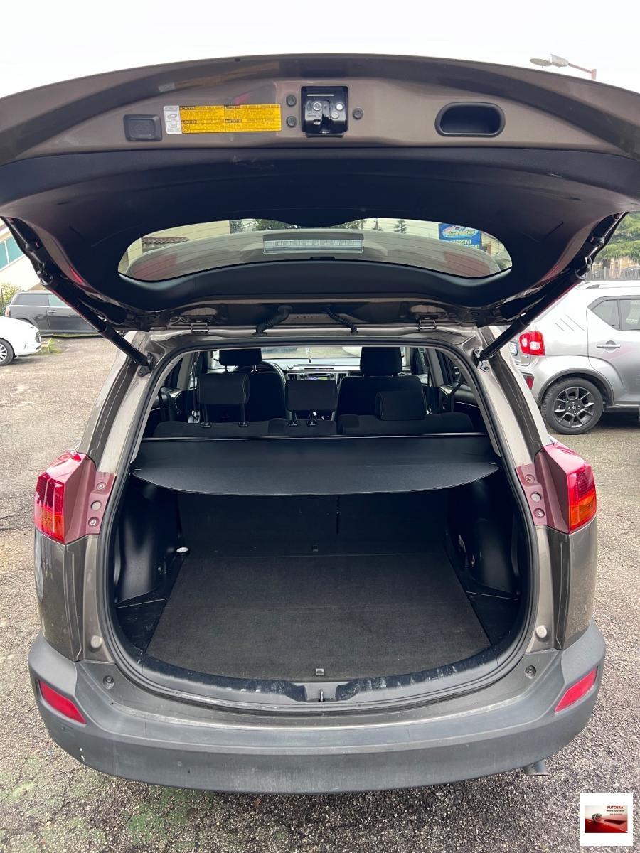 TOYOTA - RAV4 - 2.0 D-4D 2WD Active