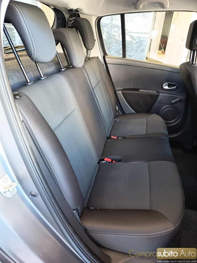 RENAULT Clio 1.2 16V 5 porte Confort