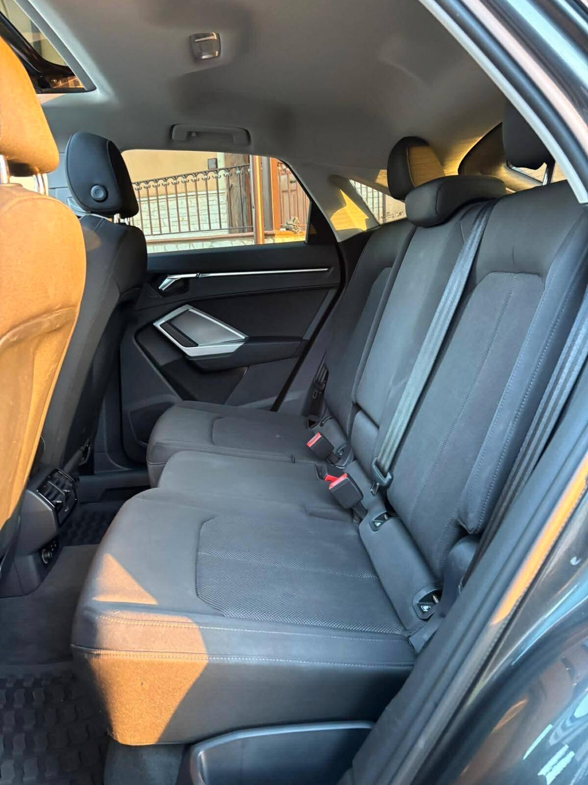 Audi Q3 SPB 35 TDI S tronic line edition//