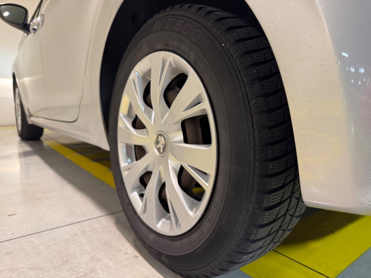 Peugeot 208 1.2 Benzina (leggermente grandinata)