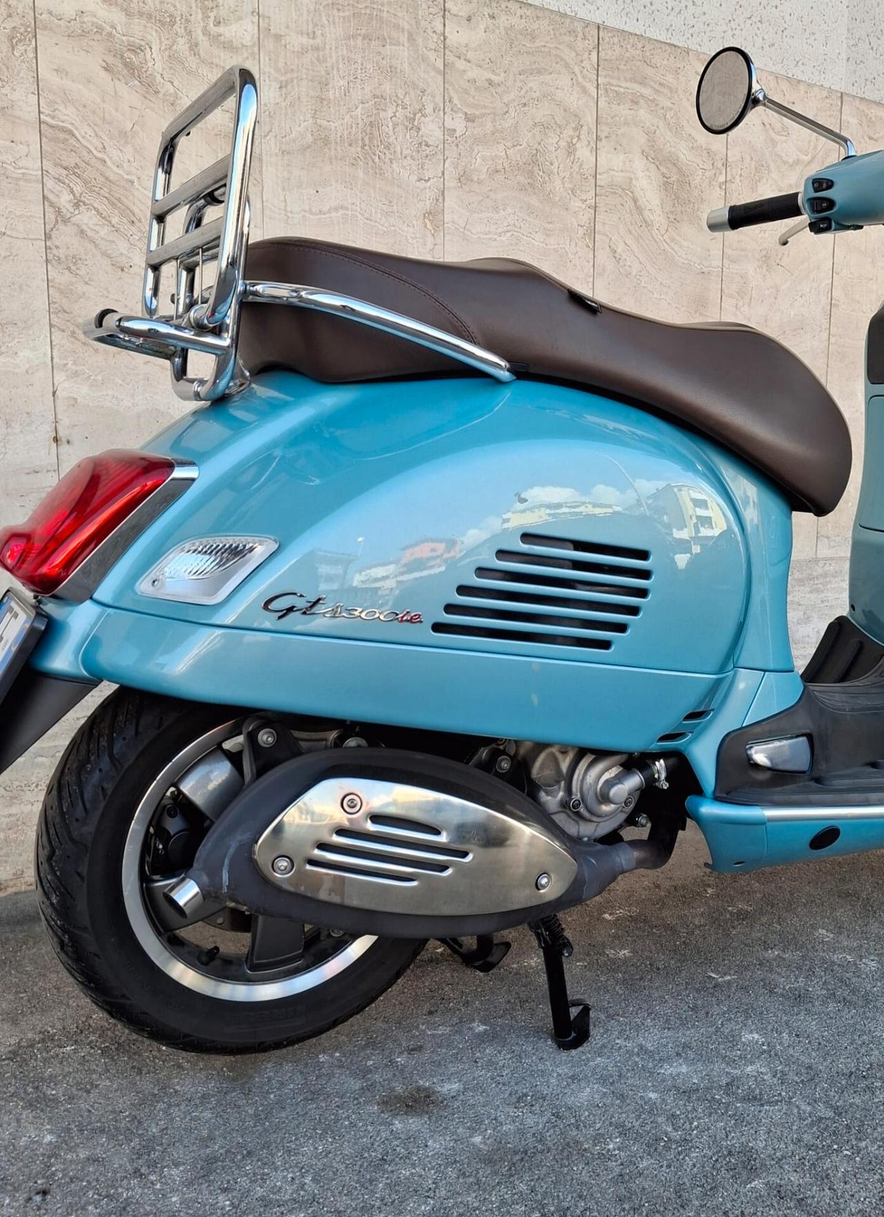 Vespa GTS 300 70* ANNIVERSARIO