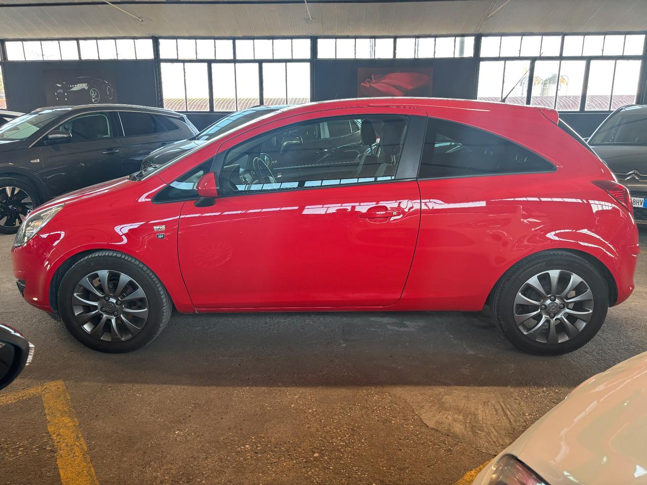 Opel Corsa 1.2 63KW 85CV 3porte Club NEOPATENTATO