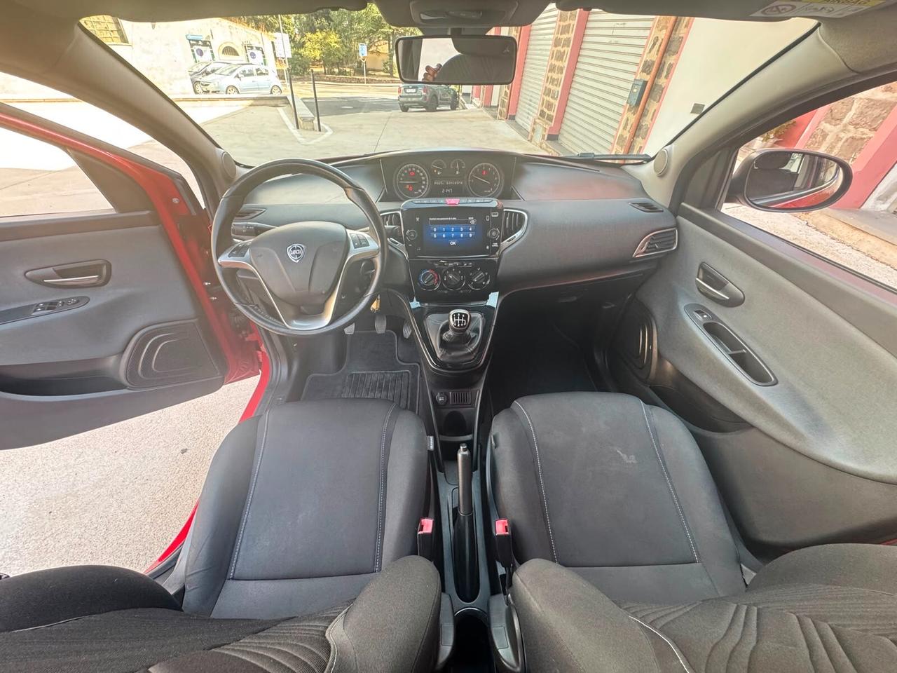 Lancia Ypsilon 1.0 FireFly 5 porte S&S Hybrid Ecochic Gold