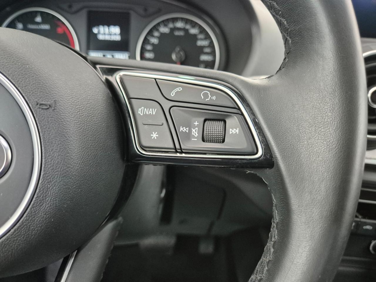 Audi Q2 30 TDI S tronic Identity Black