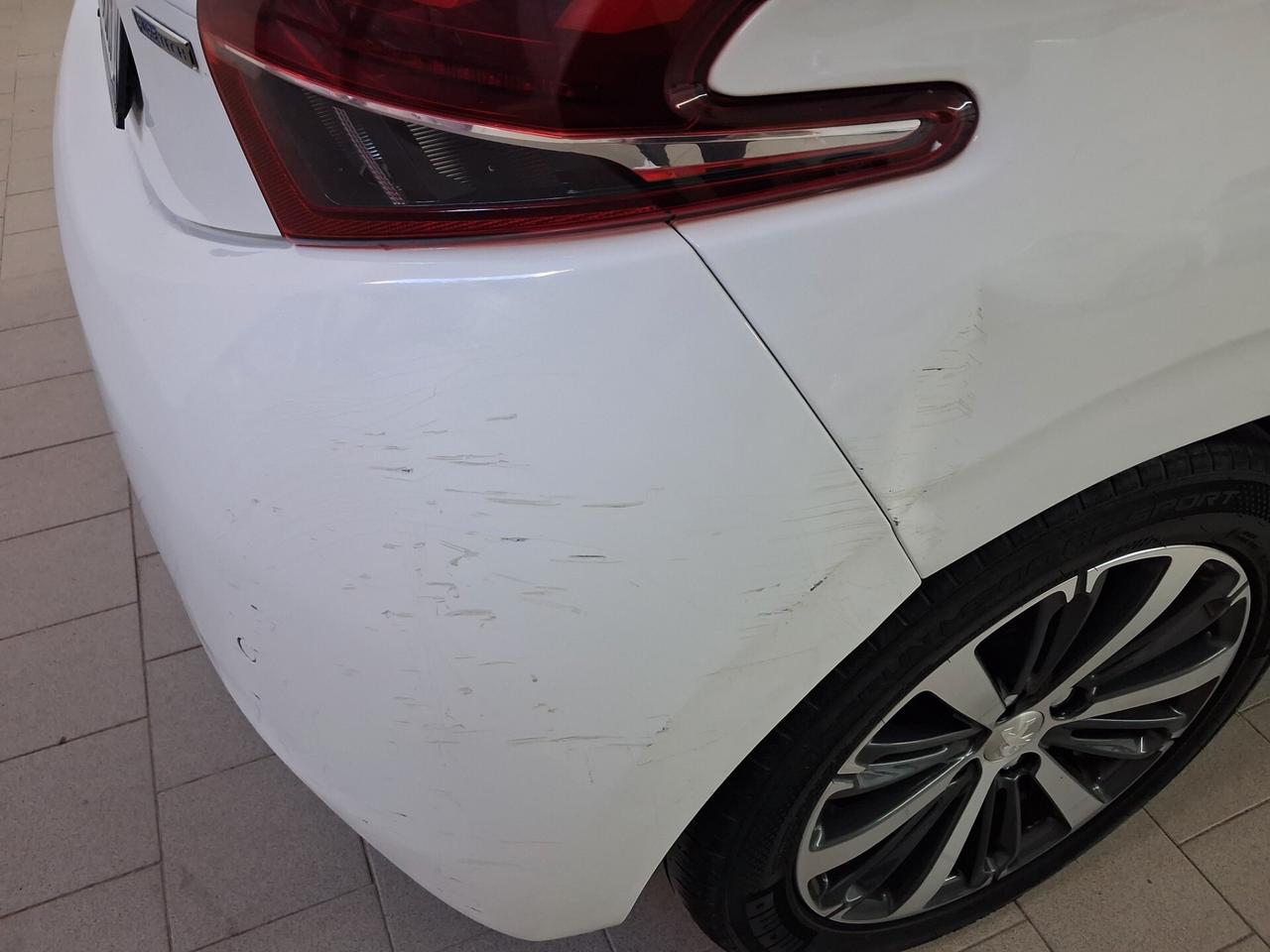 Peugeot 208 PureTech 82 5 porte Allure