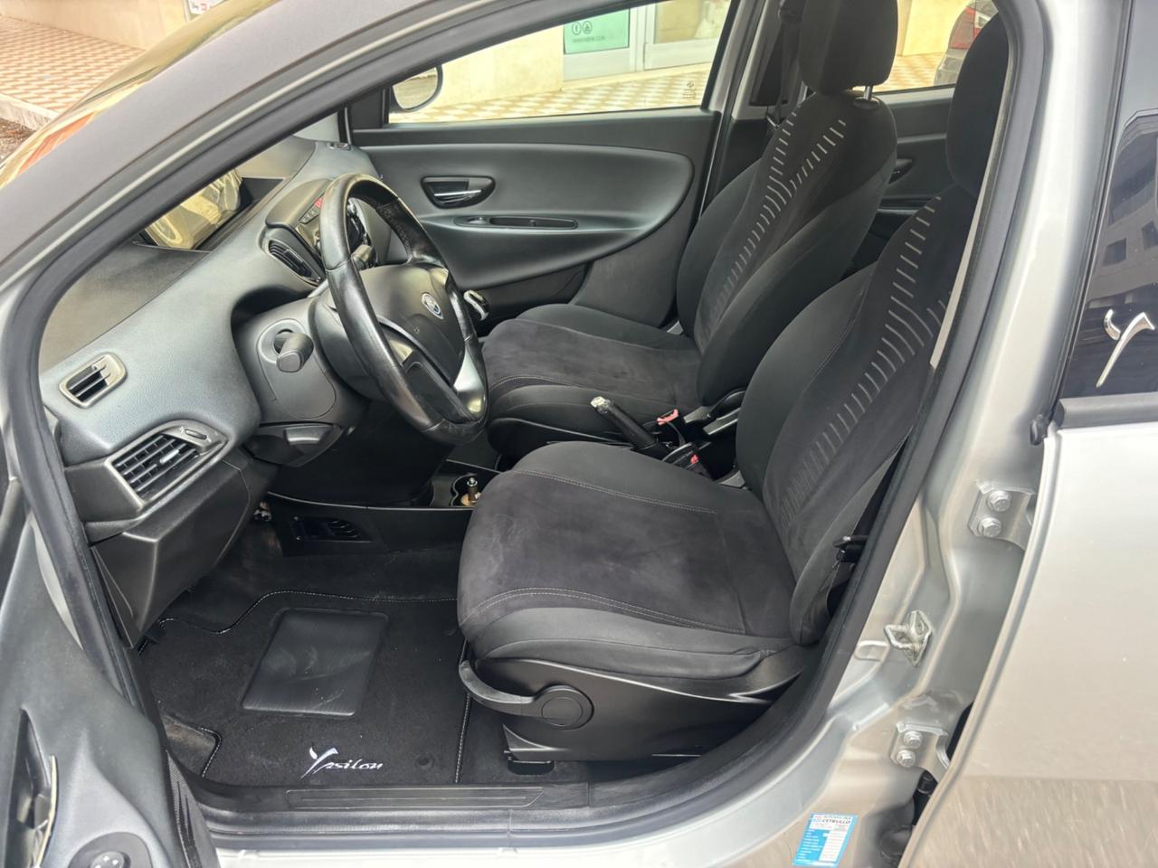 Lancia Ypsilon 1.2 69 CV 5 porte S&S Silver