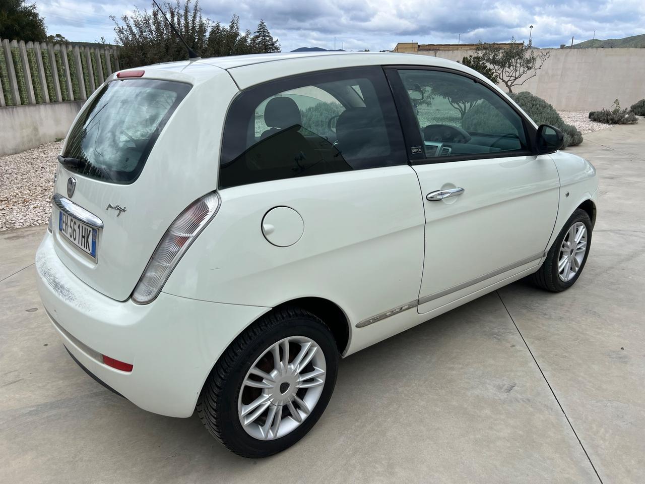Lancia Ypsilon 1.3 MJT 75 CV 2011