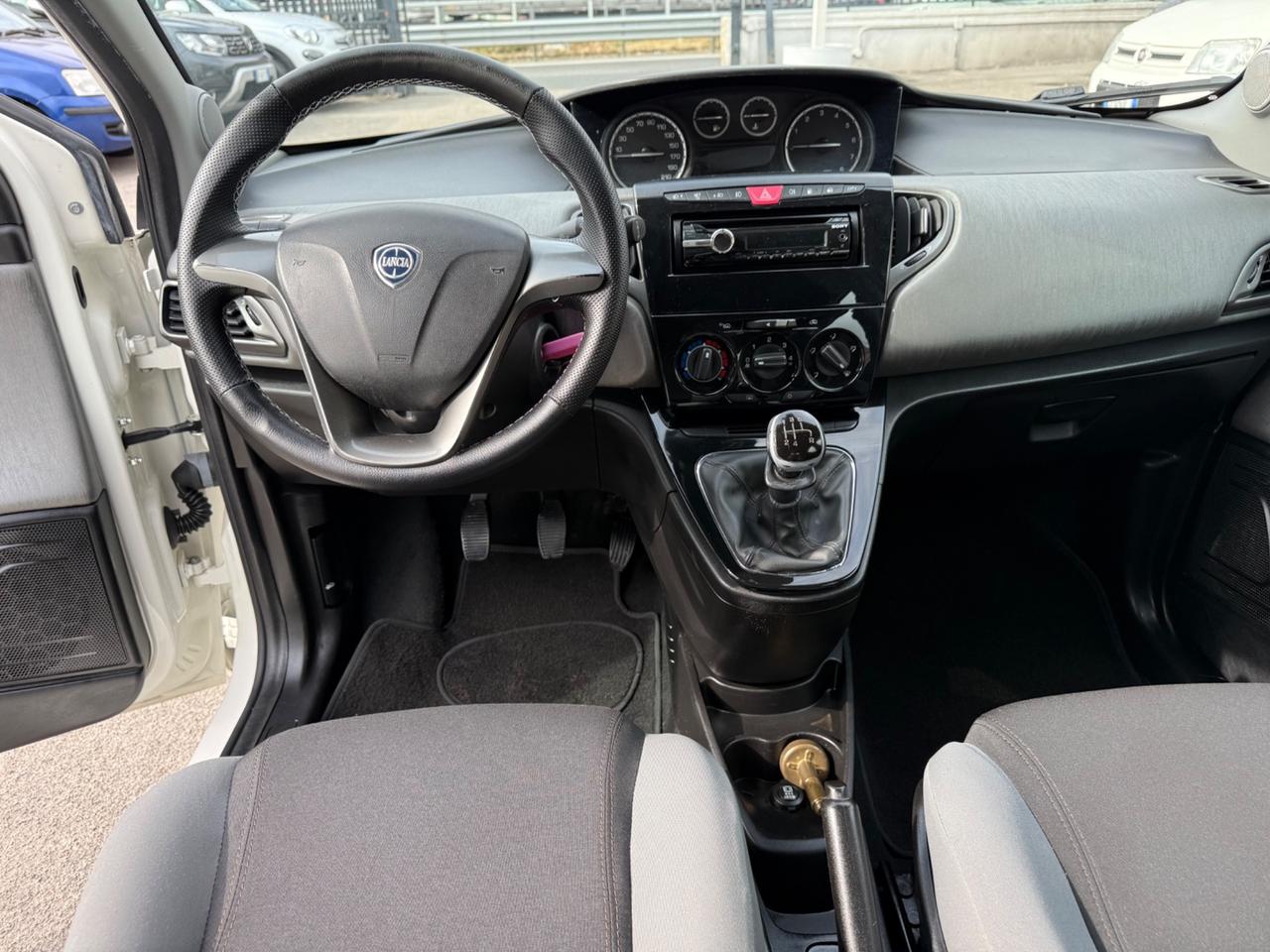 Lancia Ypsilon 1.2 69 CV 5 porte GPL Ecochic Silver