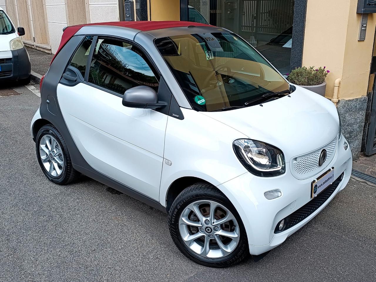 Smart ForTwo 90 0.9 T twinamic cabrio Passion Capote Rossa