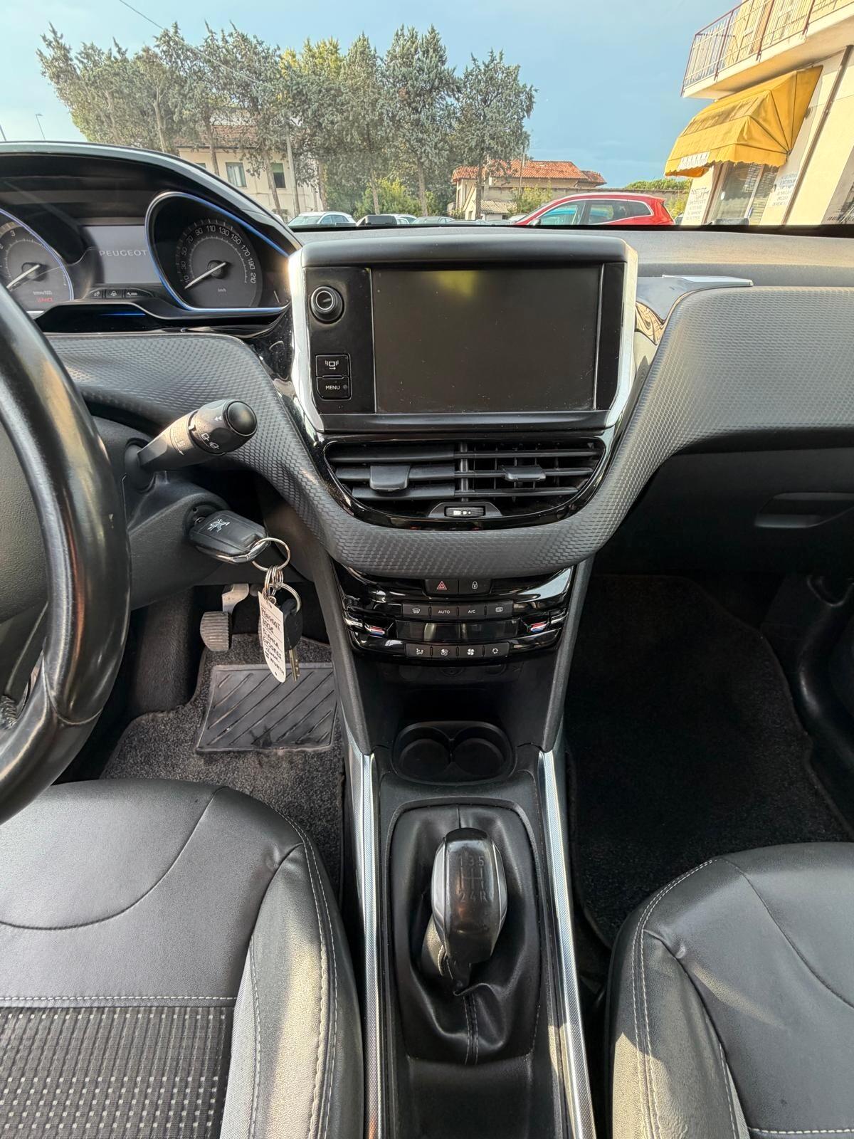 Peugeot 2008 1.2 VTi 82CV Allure
