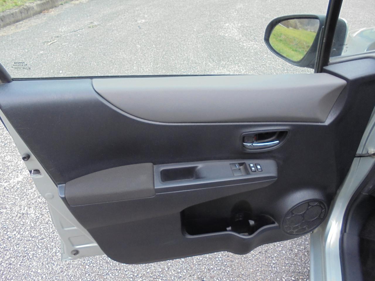 TOYOTA YARIS 1.0 VVT-i ACTIVE – UNIPROPRIETARIO-