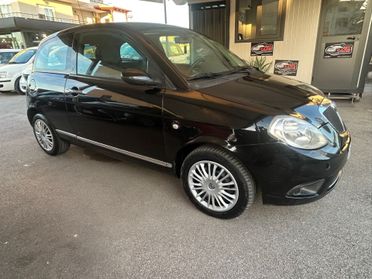 Lancia Ypsilon 1.3 MJT 75 CV versus