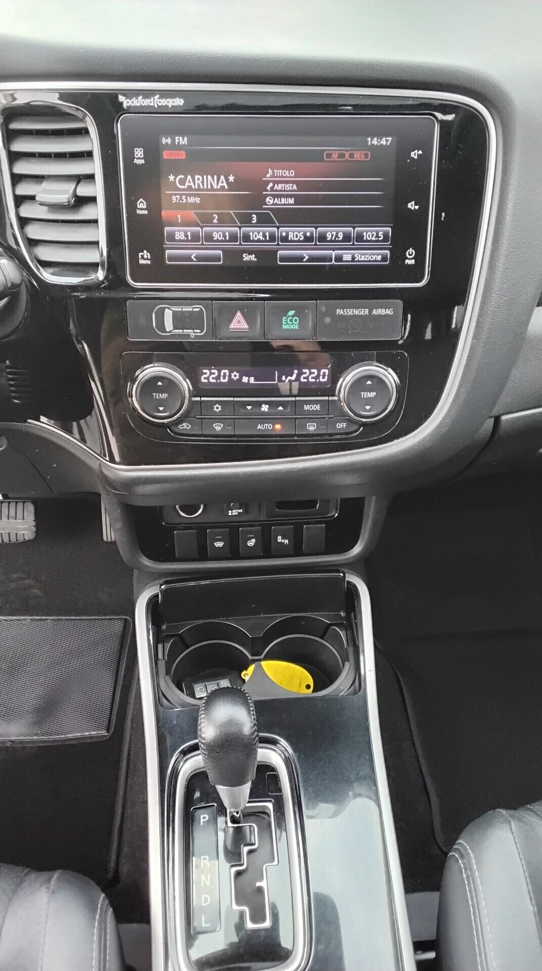 Mitsubishi Outlander 2.2 D INSTYLE PLUS 7 POSTI