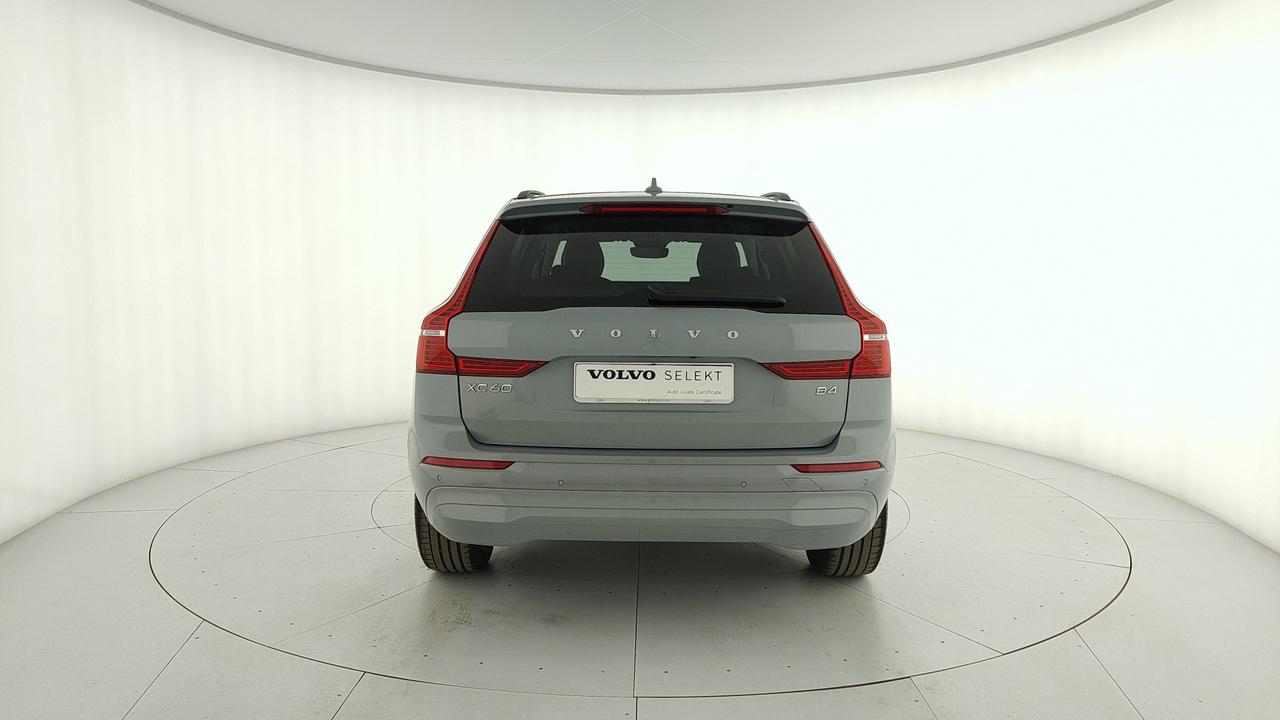 VOLVO XC60 2.0 b4 Momentum auto