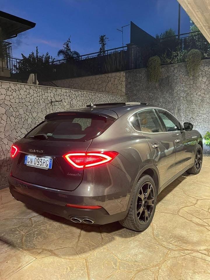 Maserati Levante V6 Diesel AWD tetto apribile