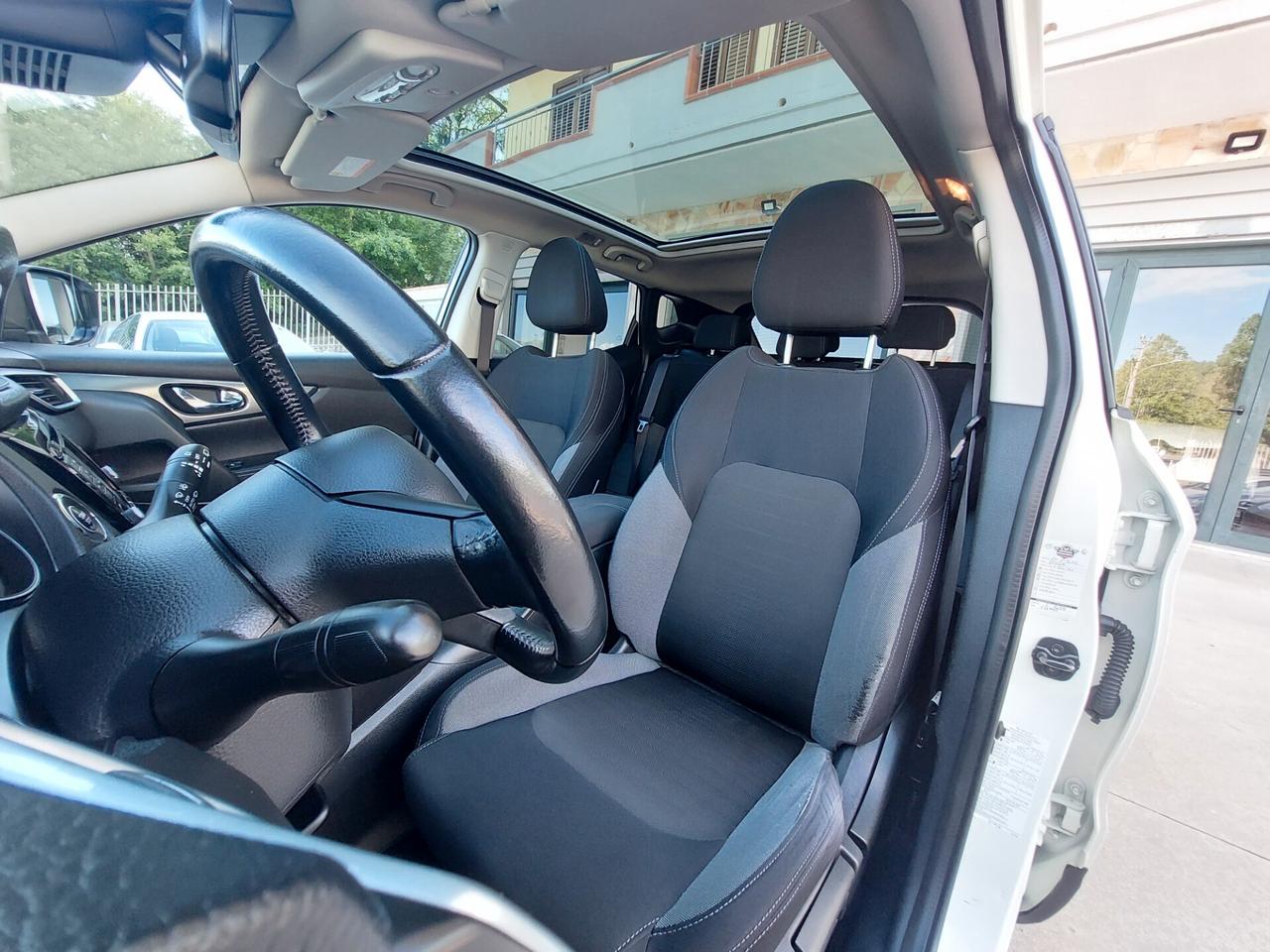 Nissan Qashqai 1.6 dCi 131CV TETTO P.