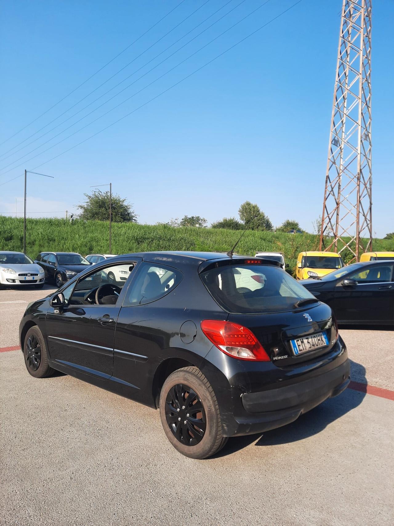 Peugeot 207 1.4 HDi 70CV 3p. OK NEOPATENTATI