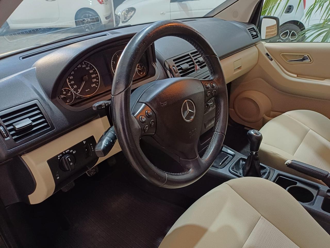 Mercedes Classe A 160 1.5 benzina - 2012