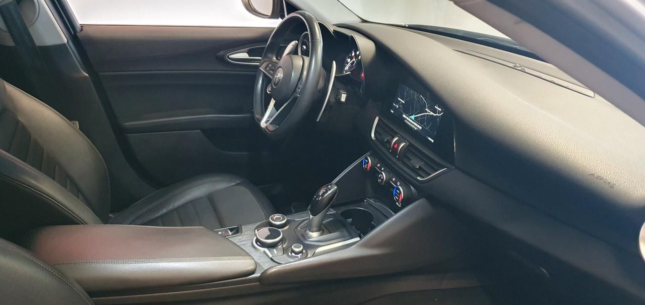Alfa Romeo Giulia 2.2 JTDM 160 CV B-Tech doppio tetto apribile