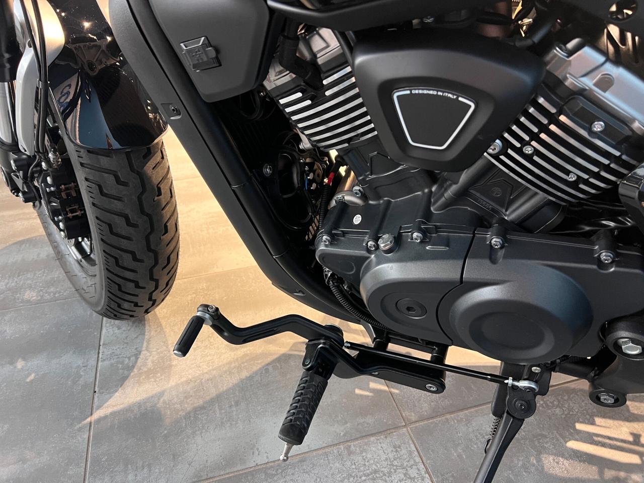 Benelli Leoncino 400 Bobber