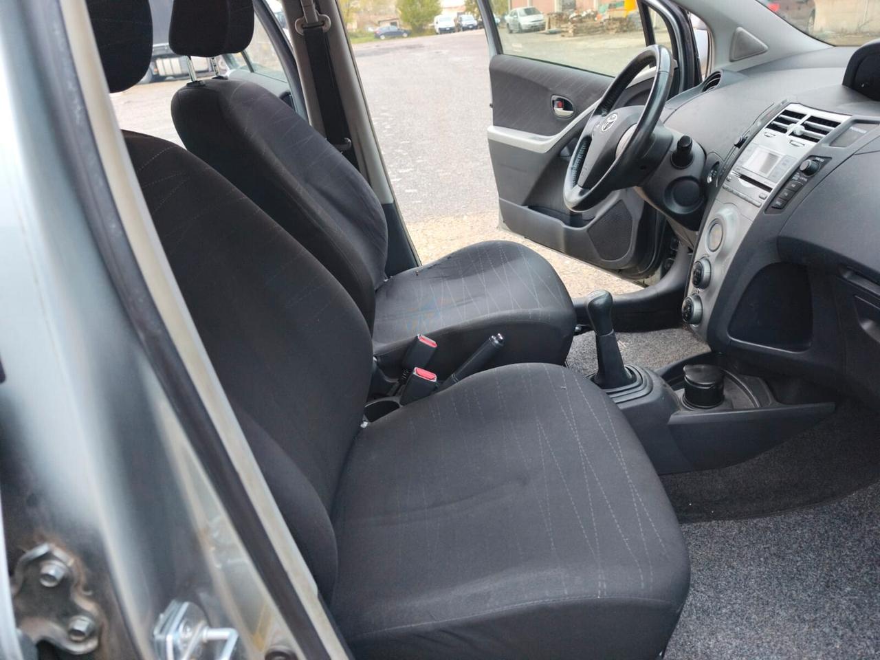 Toyota Yaris 2006--1.0 Benzina Neopatentati