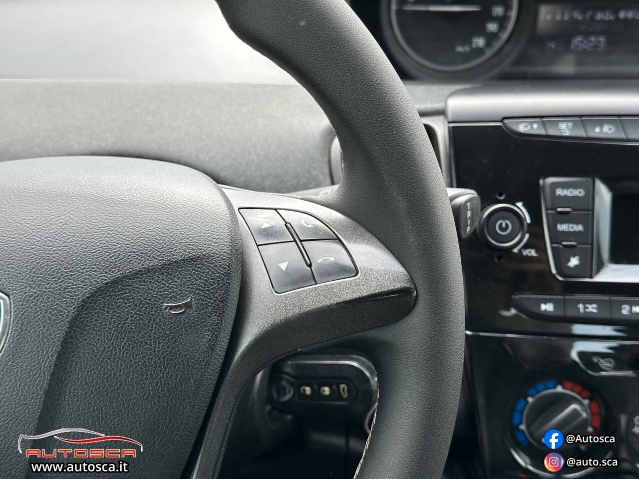 Lancia Ypsilon 1.0 FireFly 5 porte S&S Hybrid Ecochic Silver