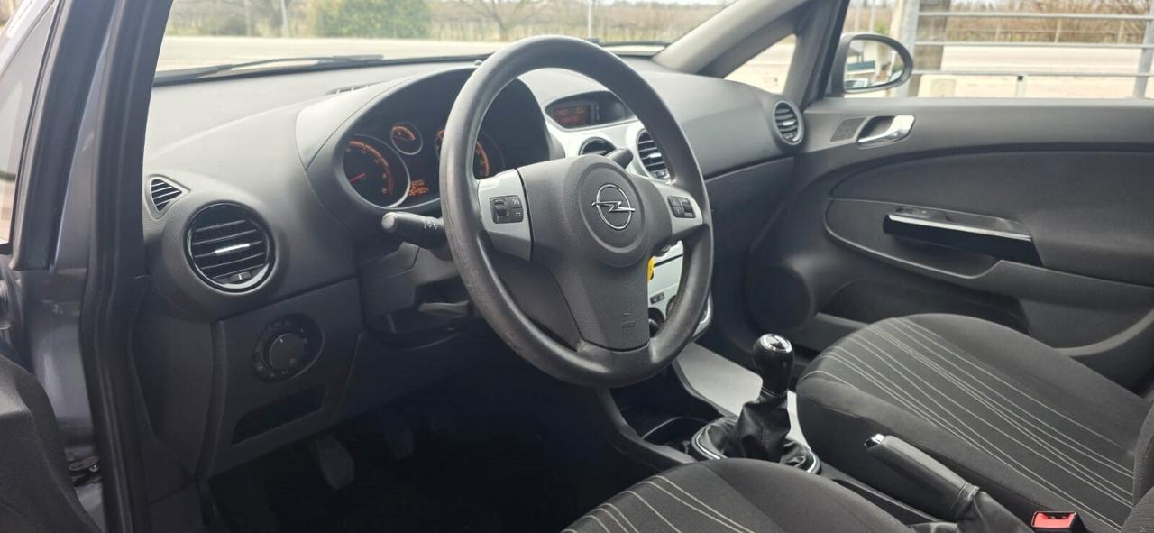 Opel Corsa 1.2 benzina Neopatentati