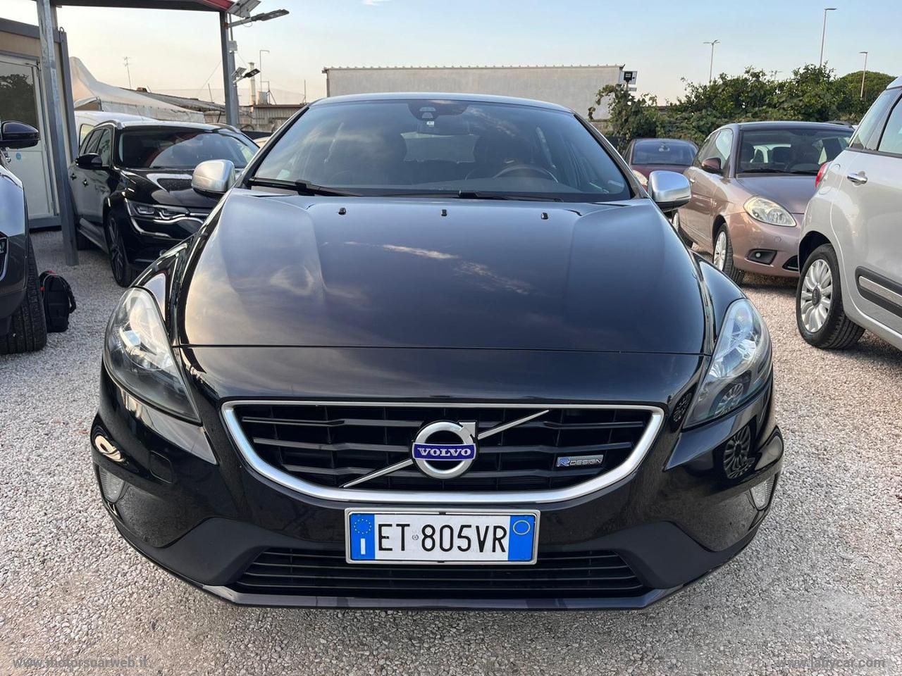 VOLVO V40 D2 1.6 R-design Momentum