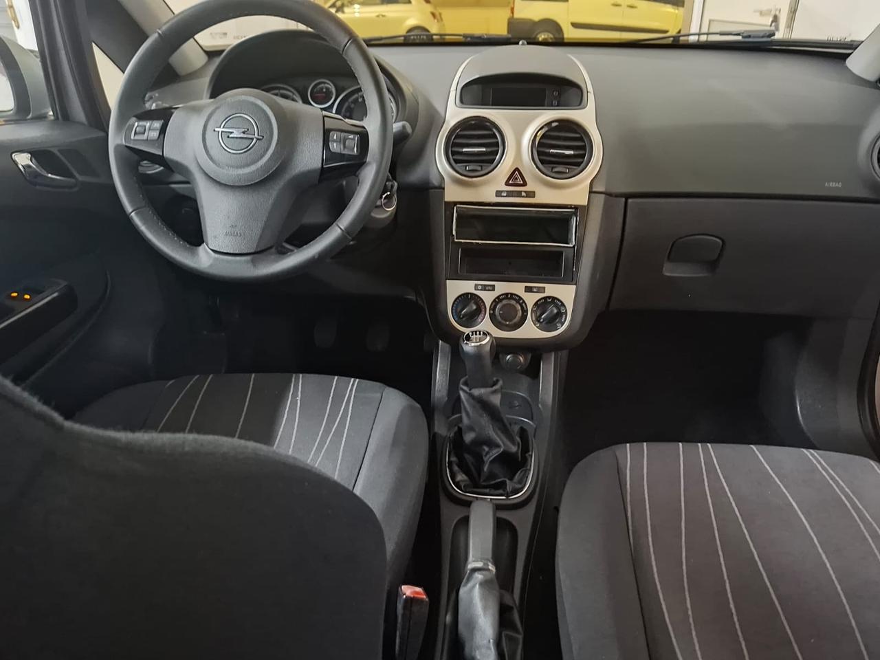 Opel Corsa 1.2 5 porte Cosmo