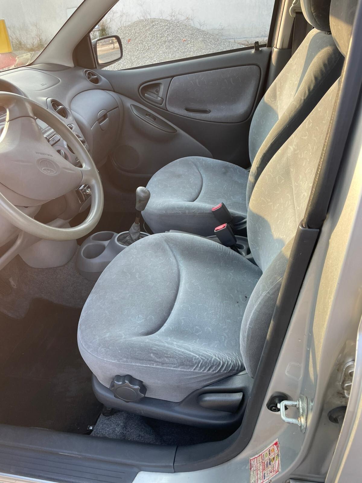 Toyota Yaris 1.0i 16V cat 5 porte Sol