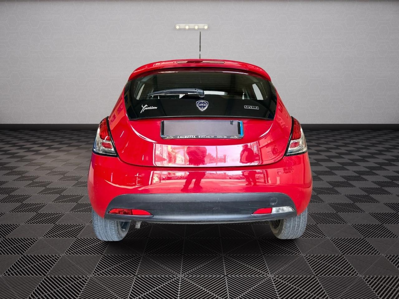 Lancia Ypsilon 1.0 FireFly 5 porte S&S Hybrid Ecochic Silver