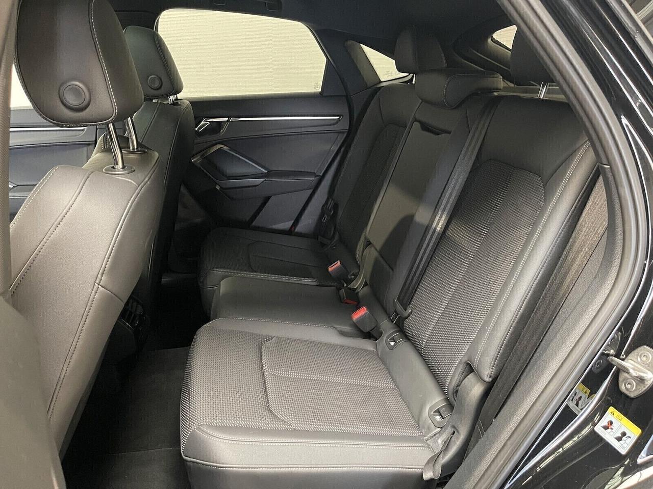 Audi Q3 SPORTBACK 35 TDI QUATTRO S LINE + PANORAMA + R20 + FARI MATRIX + BLACK PACK