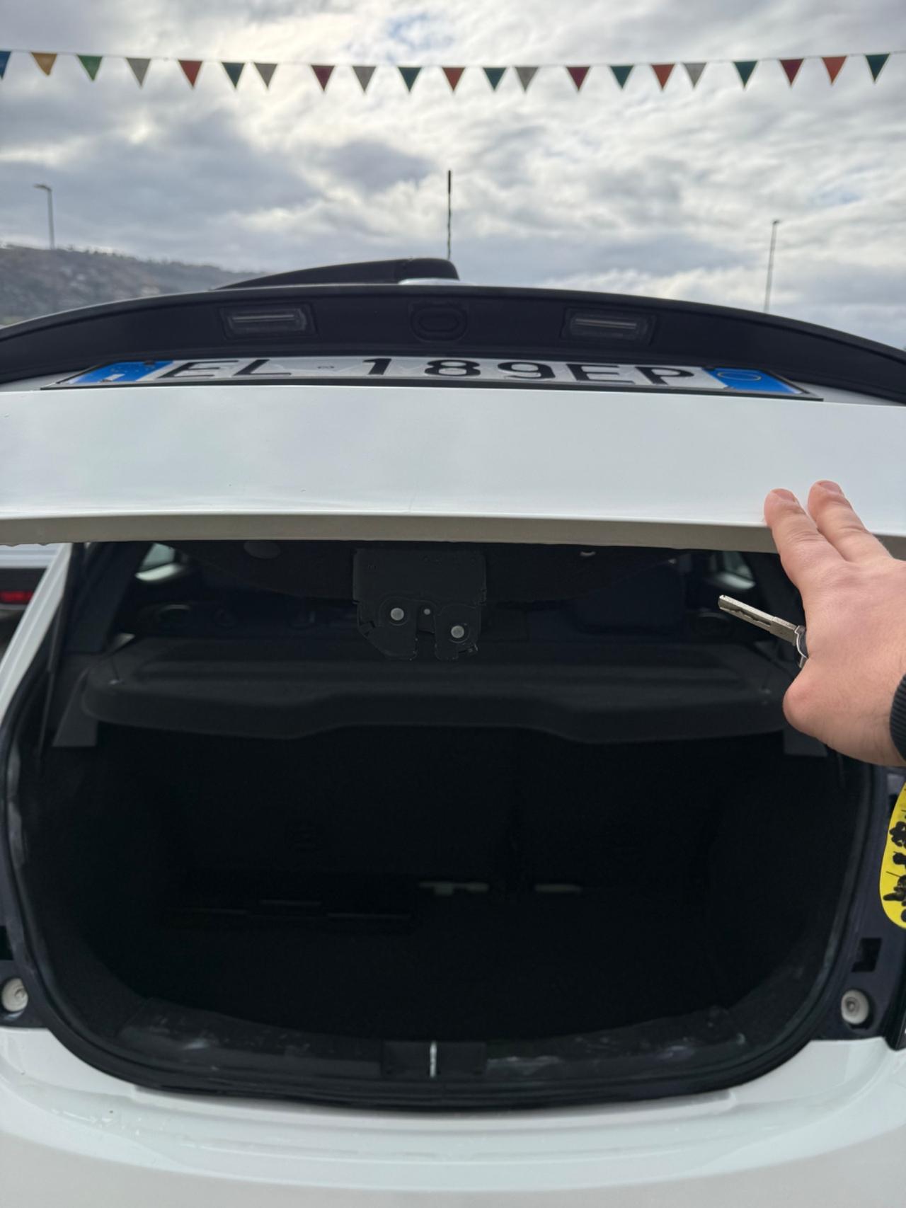 Lancia Ypsilon 1.3 MJT 75 CV Unyca