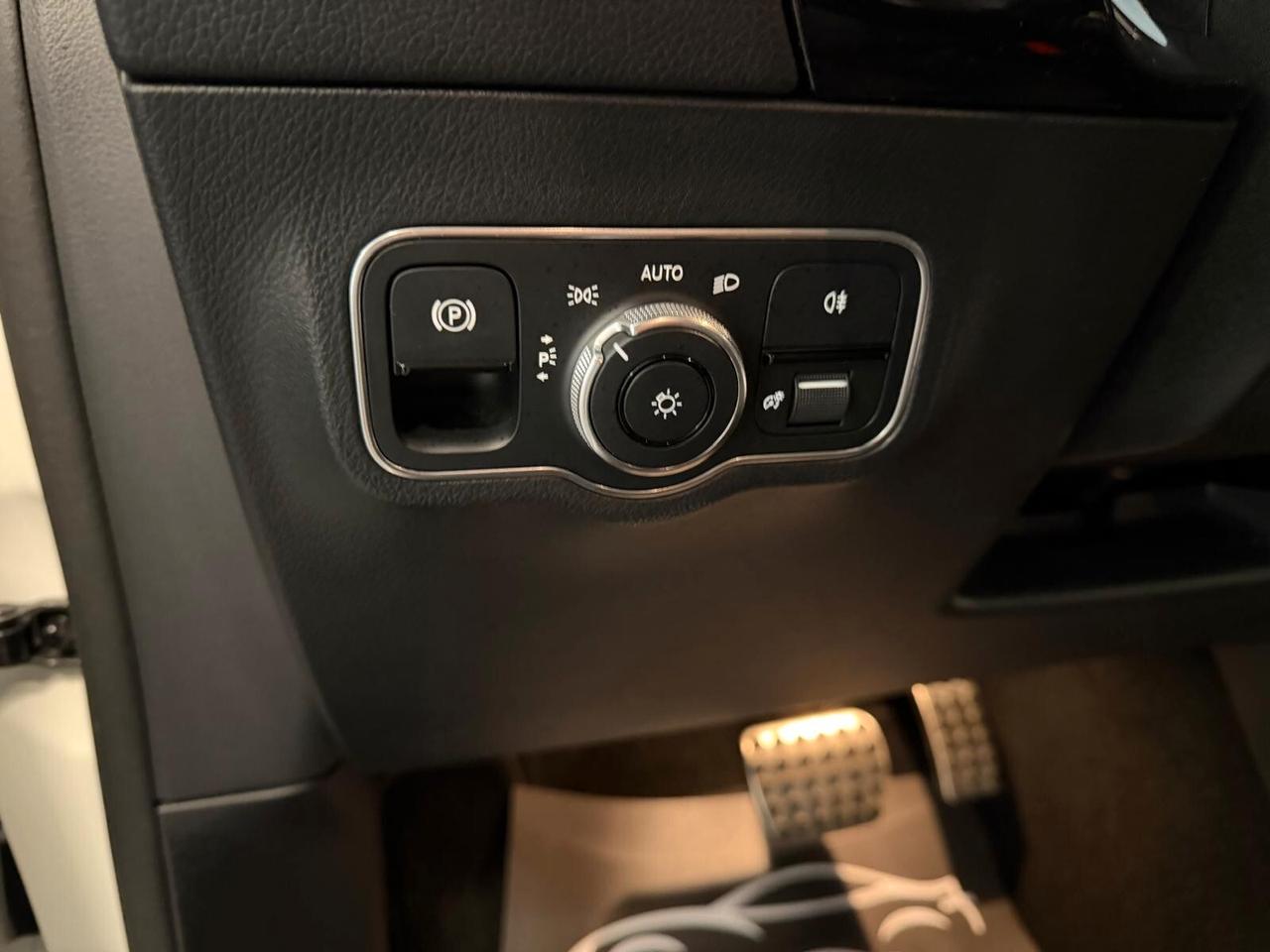 MERCEDES-BENZ GLA 200D PREMIUM 2.0 150CV PELLE NAVI CAM ANNO 2022