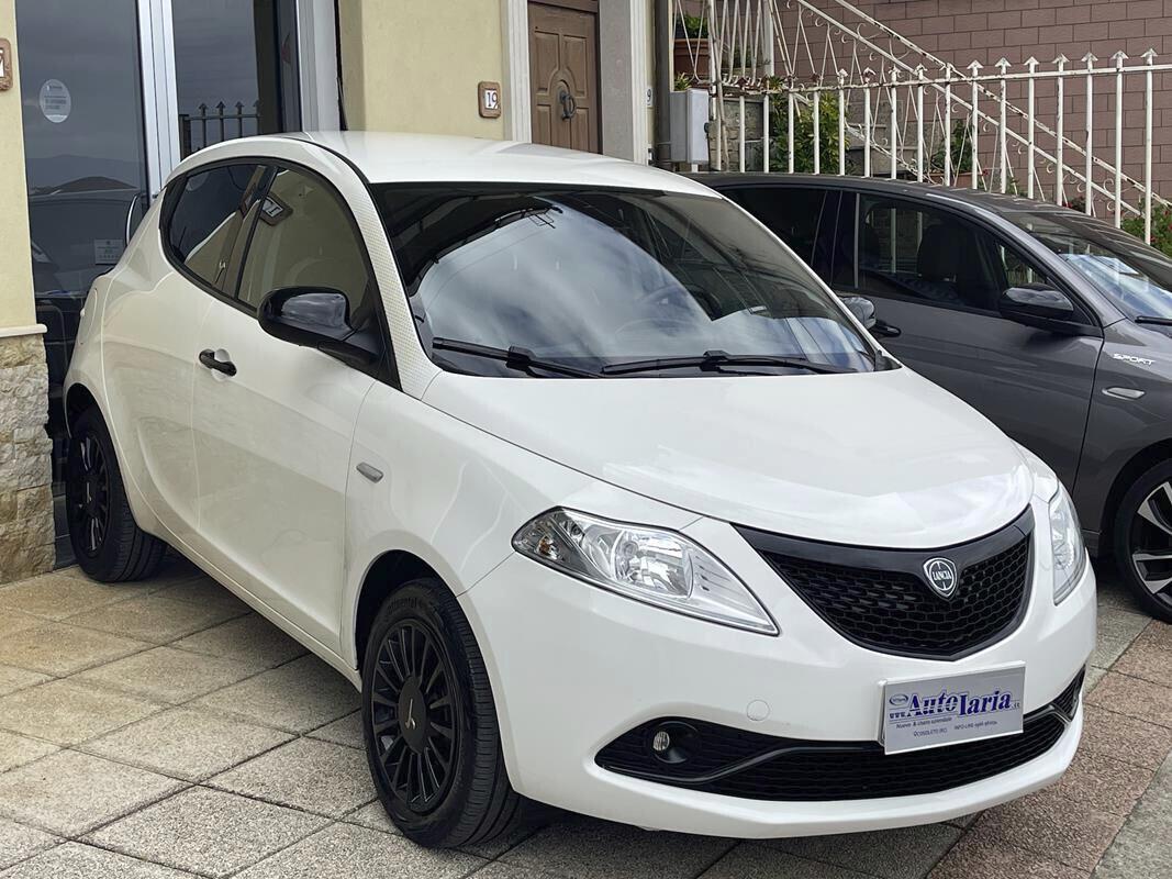 Lancia Ypsilon 1.2 69 CV Gold Plus Black and Noir - 70 Aziendale