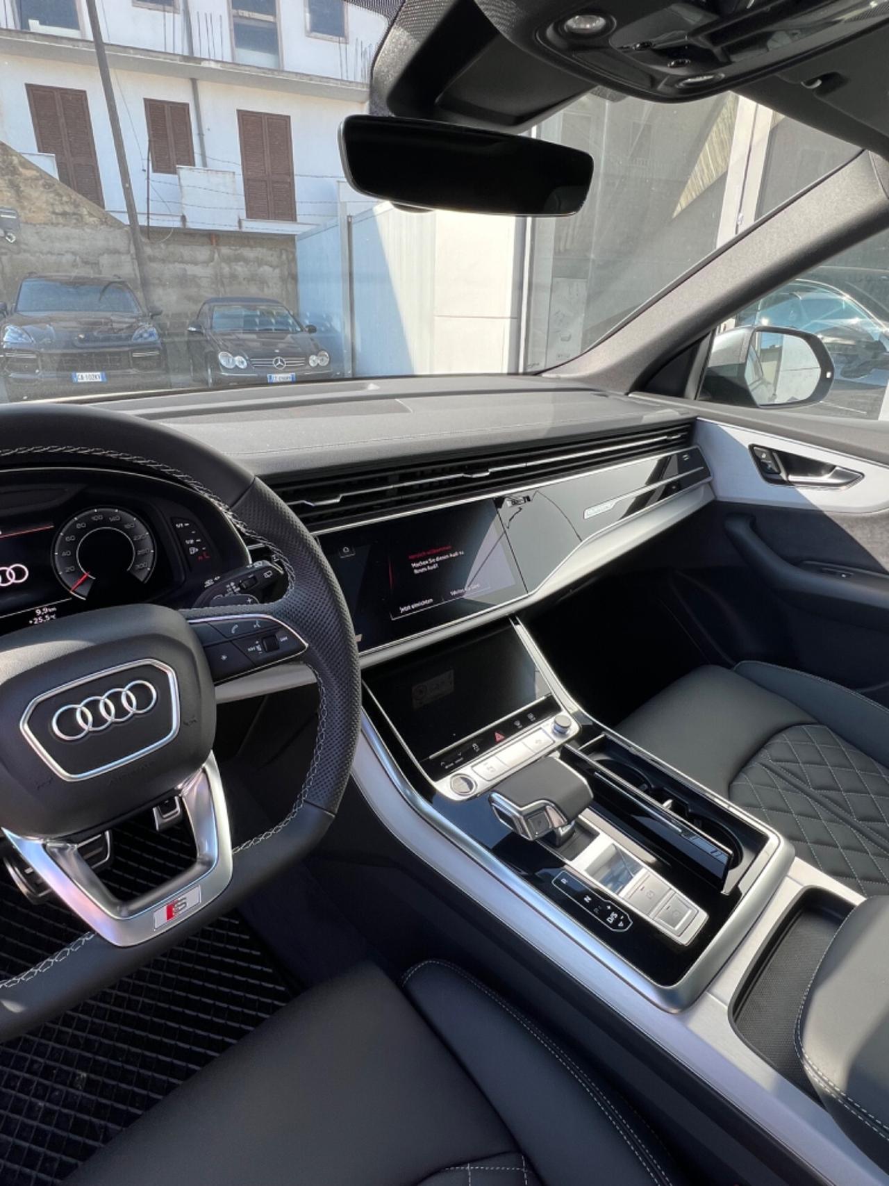 Audi Q8 SUV 50 TDI 286 CV facelift quattro S line - listino €112.000 - scontata €107.900