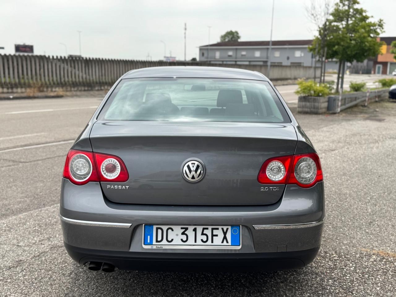 Volkswagen Passat 2.0 TDI 140cv Berlina