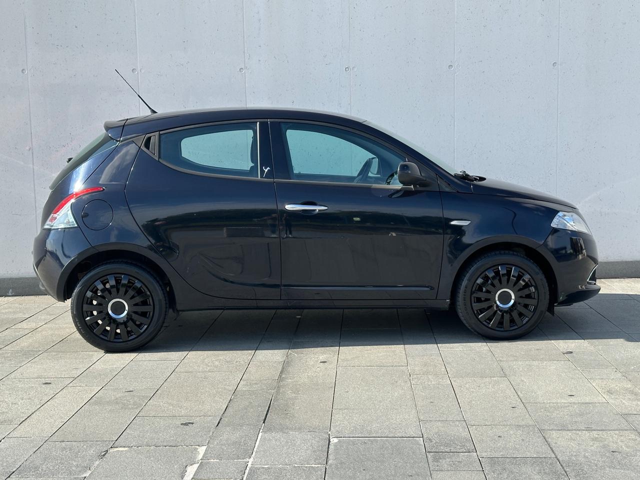 Lancia Ypsilon 1.2 69 CV 5 porte S&S Gold