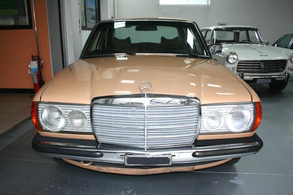 MERCEDES 200 - FINALMENTE 45 ANNI