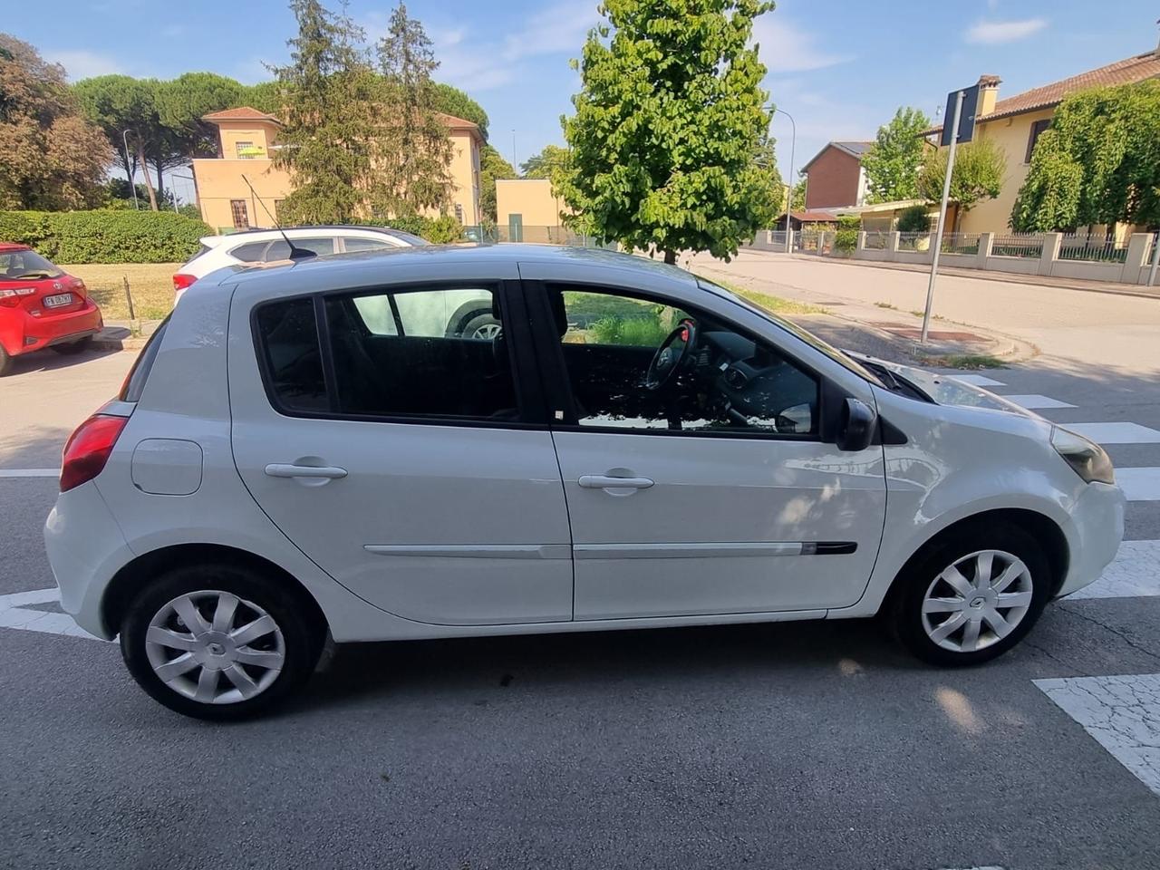 Renault Clio 1.2 16V 5 porte Dynamique