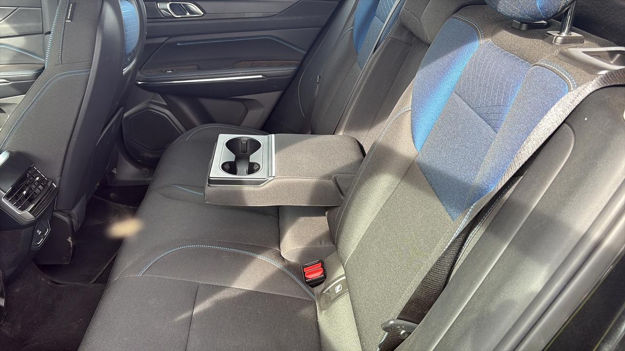 Lynk&co 01 HEV GUASTA