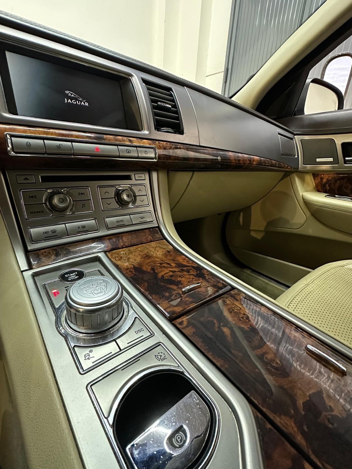 Jaguar XF 2.7D V6 Luxury